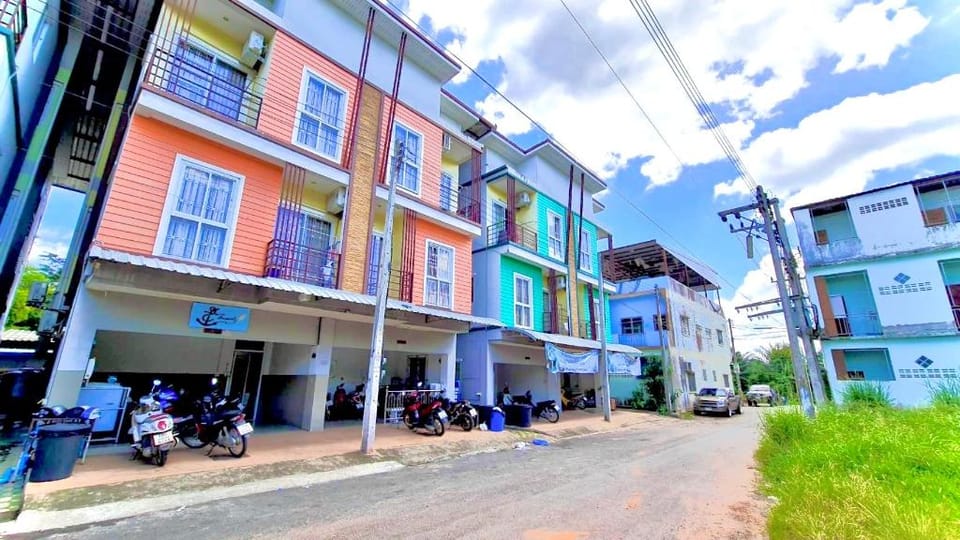 หอพักเรืองเพชร Apartment in Surat Thani Changwat