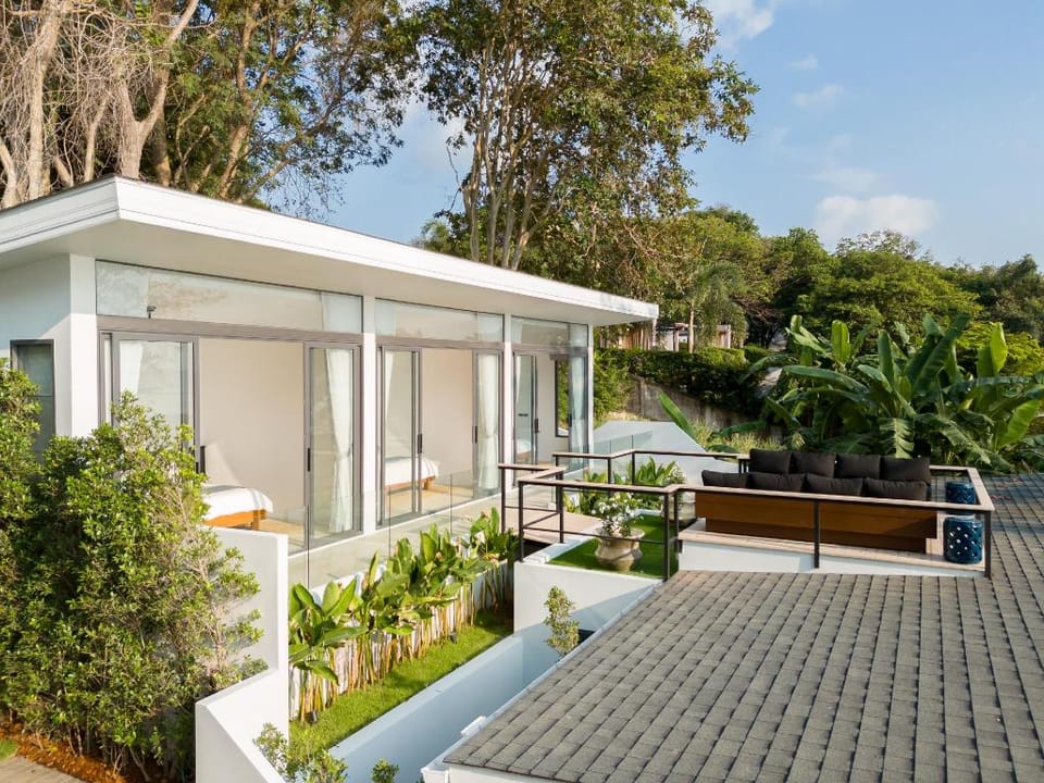 Beachfront 5BR Villa w/ Staff & Infinity Pool Villa in Ko Samui
