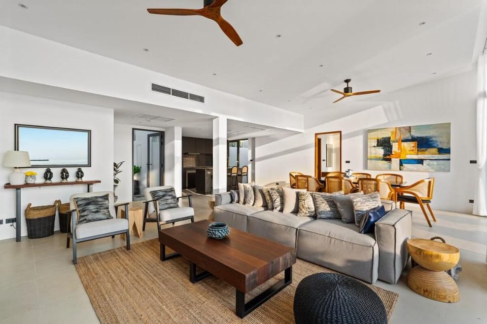 Beachfront 4BR Villa w/ Staff & Infinity Pool Villa in Ko Samui