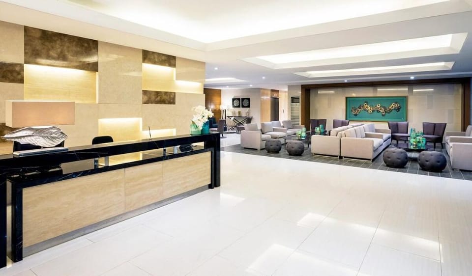 Spectacular Manila View Condo with Prime Location Apartment in Pasay