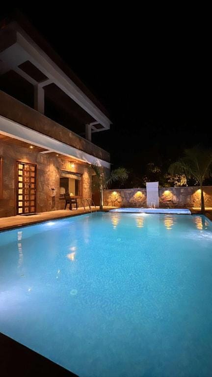 AALNA - A Luxurious Villa with Open Sky Jacuzzi Villa in Gujarat