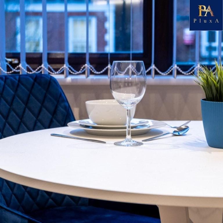 Pluxa Larimar 1 Bedroom Apartment in Harrow London Vacation rental in Harrow