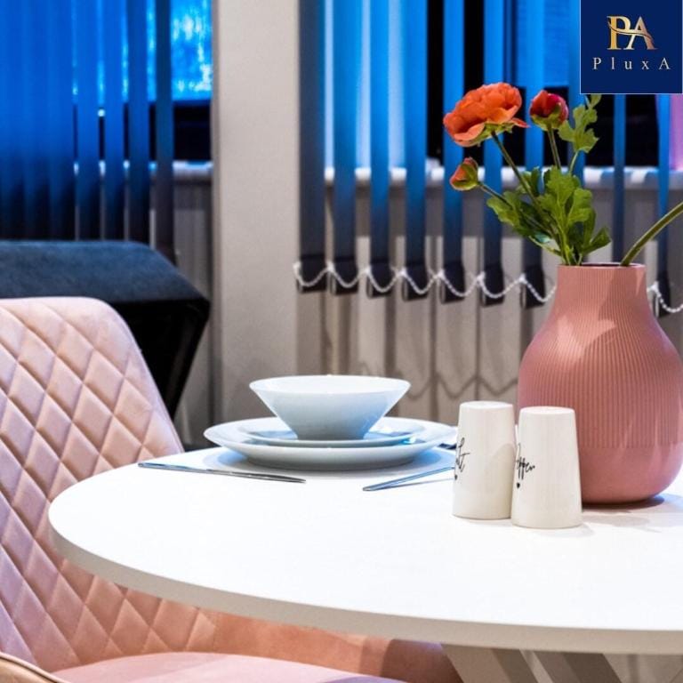 Pluxa Blush 1 Bedroom Apartment in Harrow, London Vacation rental in Harrow
