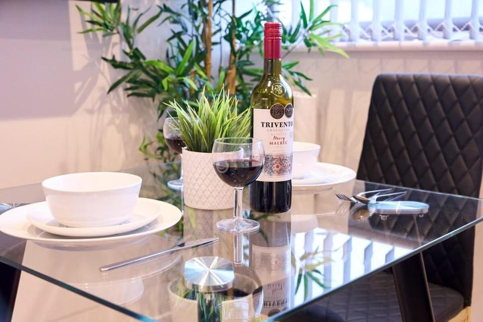 Pluxa Tangerine Vacation rental in Harrow