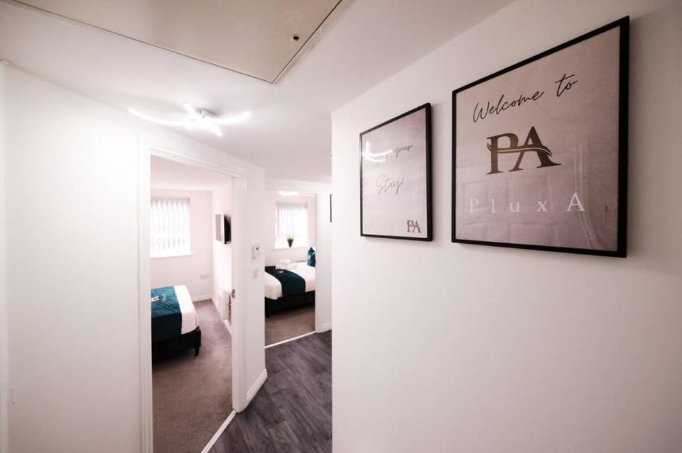 Pluxa Green Glade Vacation rental in Salford