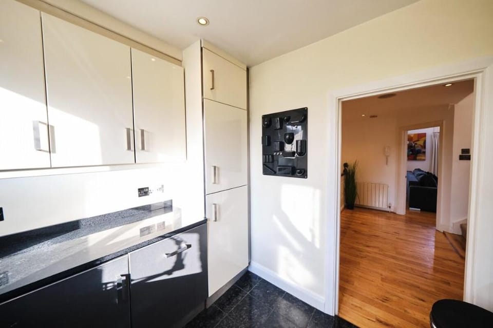 Pluxa Ebony Suite Vacation rental in London Borough of Camden