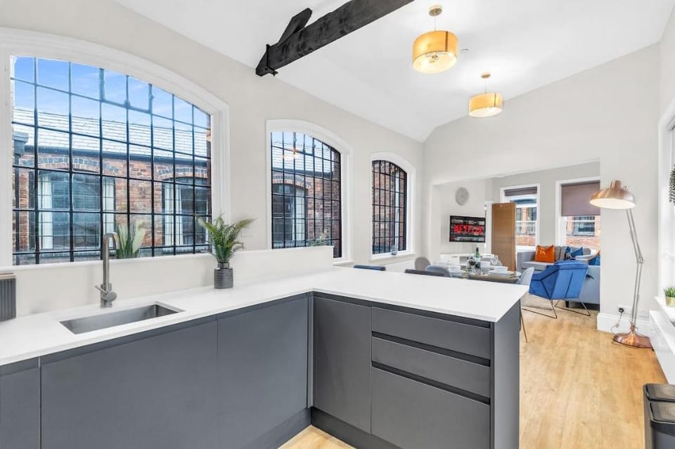 Pluxa Cobalt & Coral * Vacation rental in Birmingham