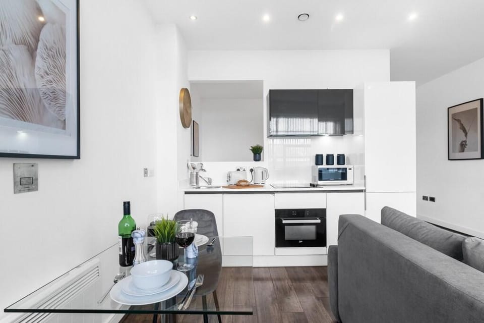 Pluxa Ivory Beautiful 1 Bedroom Apartment Vacation rental in Birmingham