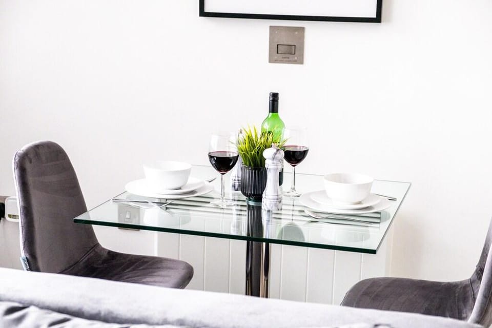 Pluxa Ivory Beautiful 1 Bedroom Apartment Vacation rental in Birmingham