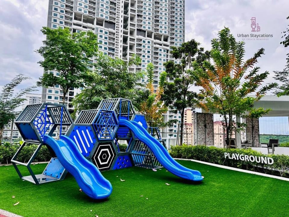 Cozy & Drive UrbanSuites  3BR@10pax by WL UA121 N Vacation rental in George Town