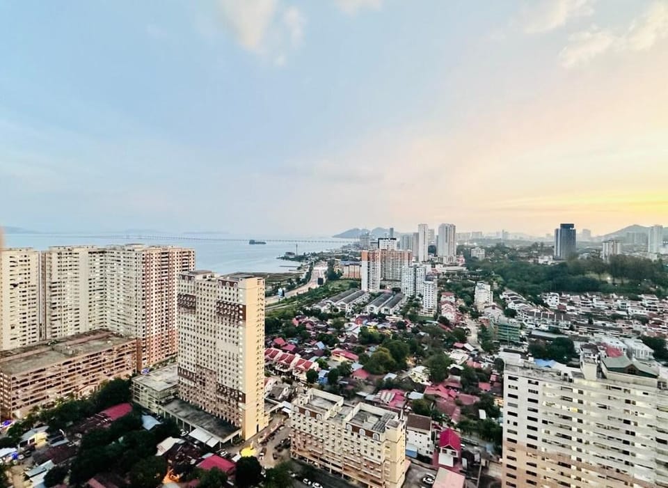 Cozy&Warm Urban Suite 2BR@12pax @GTwon by WL UB292 Vacation rental in George Town