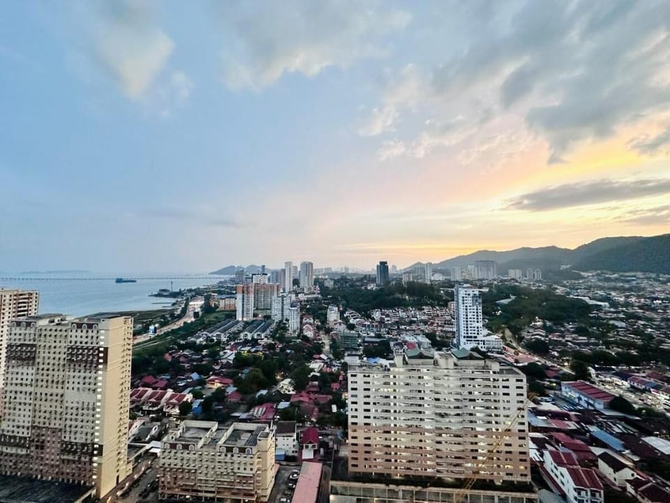 Cozy&Warm Urban Suite 2BR@12pax @GTwon by WL UB292 Vacation rental in George Town
