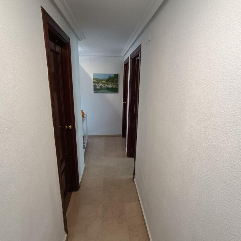 Dormitorio, sala de estar y baño privado (AirBnb). Vacation rental in Badajoz
