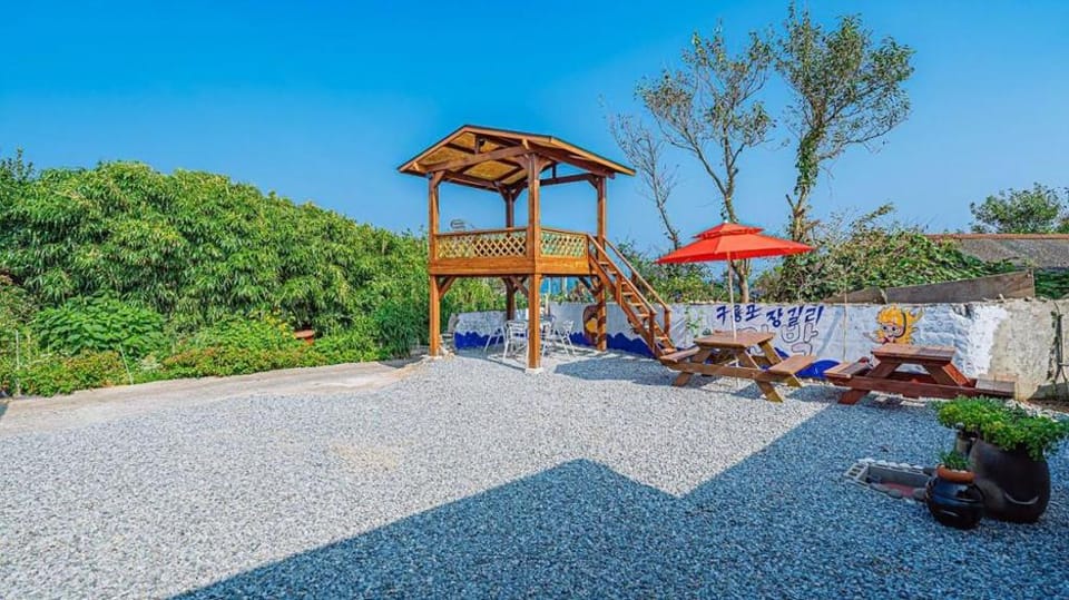 Gu lyong po Jang gil li Bed and Breakfast in South Korea