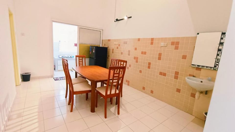 Shortstay Kulai Homesta 184 Tmn Gunung Pulai 3B11P Vacation rental in Johor