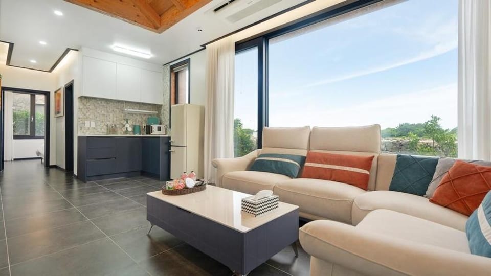 Jeju Doldam House Pool Villa Bed and Breakfast in South Korea