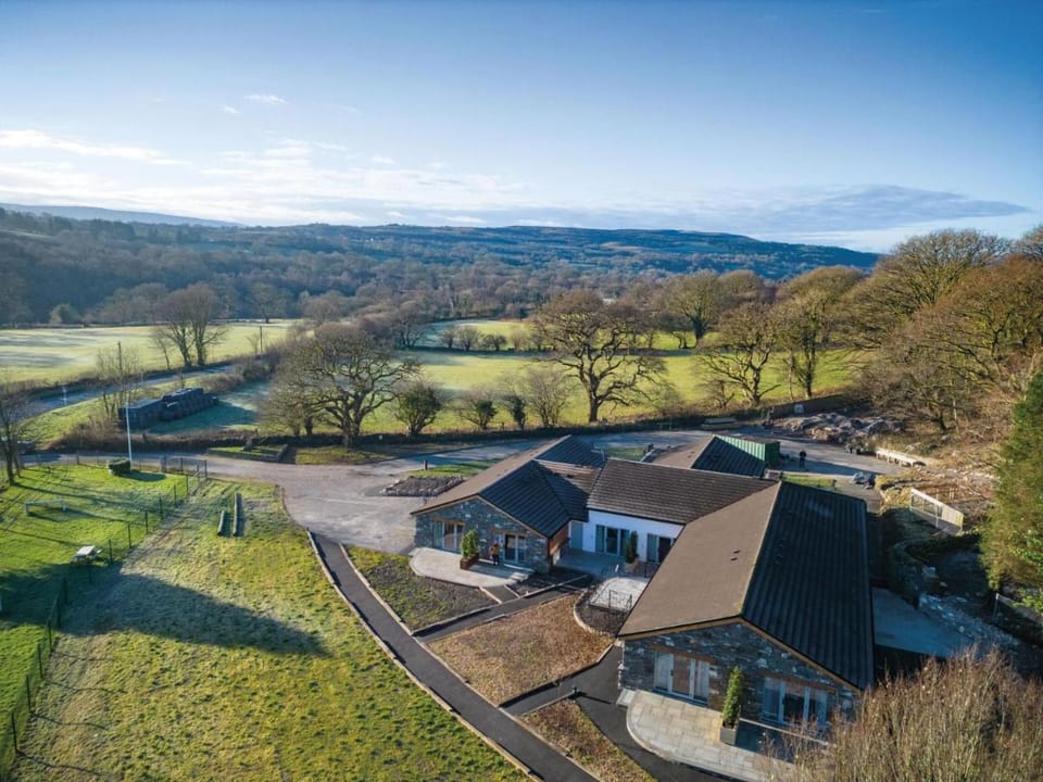 Suite 8 - Sleeping Giant Hotel - Pen Y Cae Inn Apartment in Wales