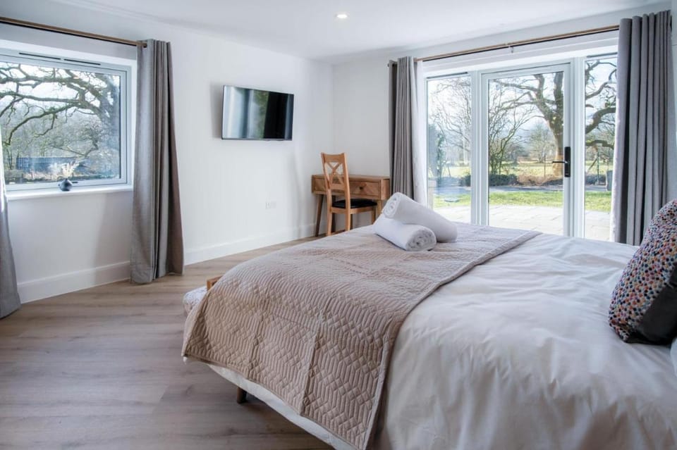 Suite 9 - Sleeping Giant Hotel - Pen Y Cae Inn Apartment in Wales