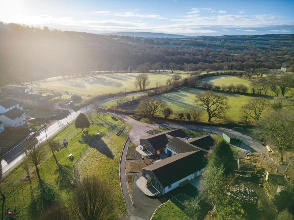 Suite 11 - Sleeping Giant Hotel - Pen Y Cae Inn Apartment in Wales