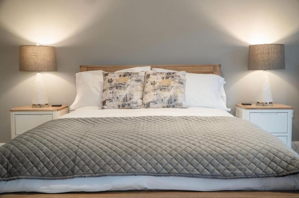 Suite 2 - Sleeping Giant Hotel - Pen Y Cae Inn Apartment in Wales