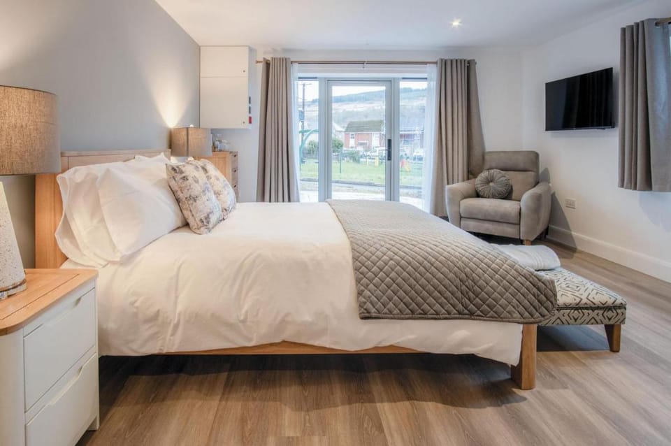 Suite 2 - Sleeping Giant Hotel - Pen Y Cae Inn Apartment in Wales