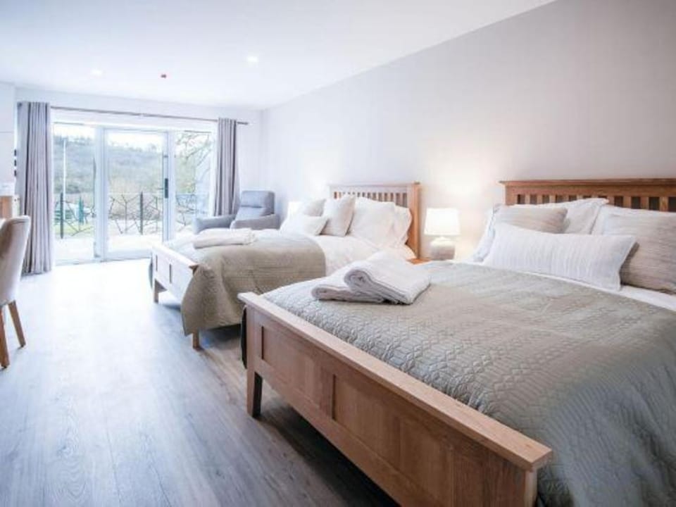 Suite 15 - Sleeping Giant Hotel - Pen Y Cae Inn Apartment in Wales