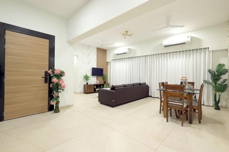 Business lesiure - 3 BHK with Balcony-Chef- NAVI Apartment in Maharashtra