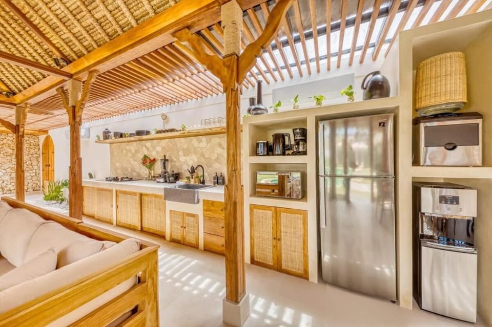 Huge 16 bedrooms, 2 Villas combined, 2 pools Villa in Kuta