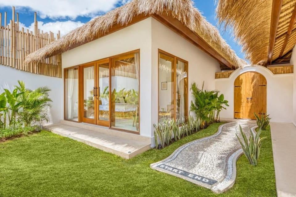 Huge 16 bedrooms, 2 Villas combined, 2 pools Villa in Kuta
