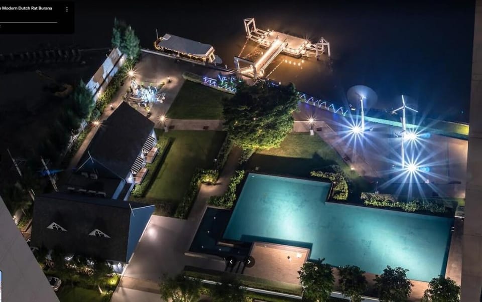 Peacefully River front city home, refreshing oasis Vacation rental in Bangkok