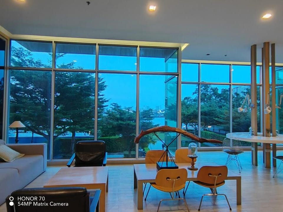 Peacefully River front city home, refreshing oasis Vacation rental in Bangkok