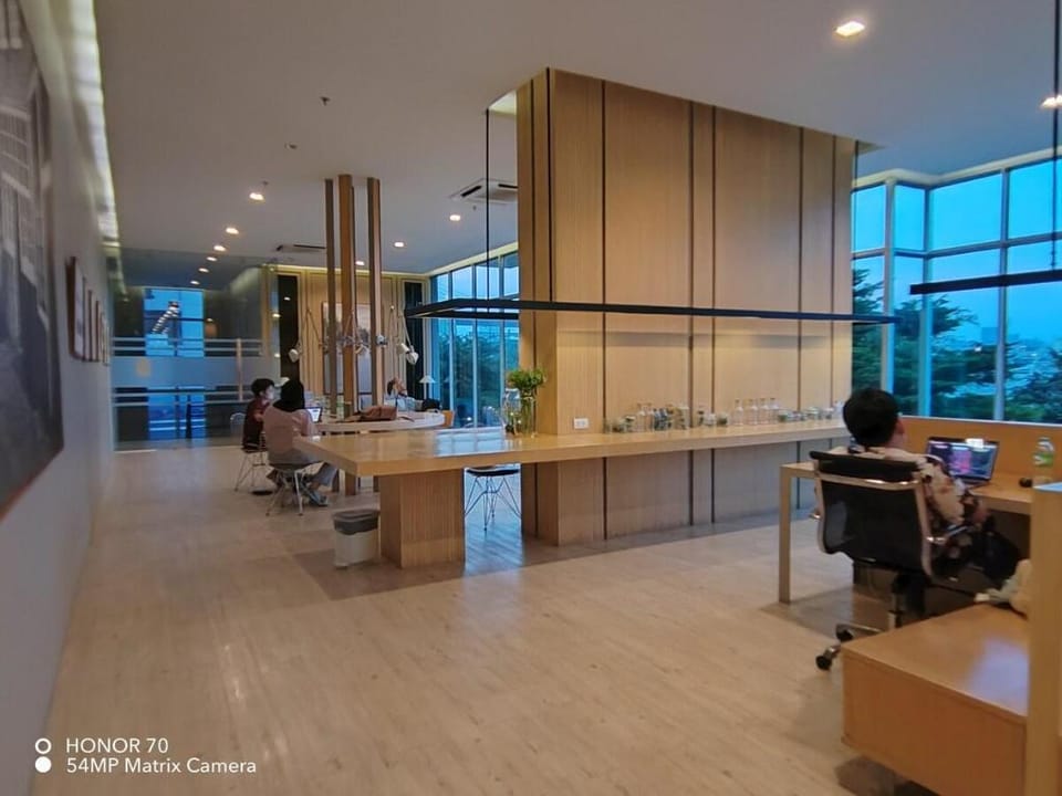 Peacefully River front city home, refreshing oasis Vacation rental in Bangkok