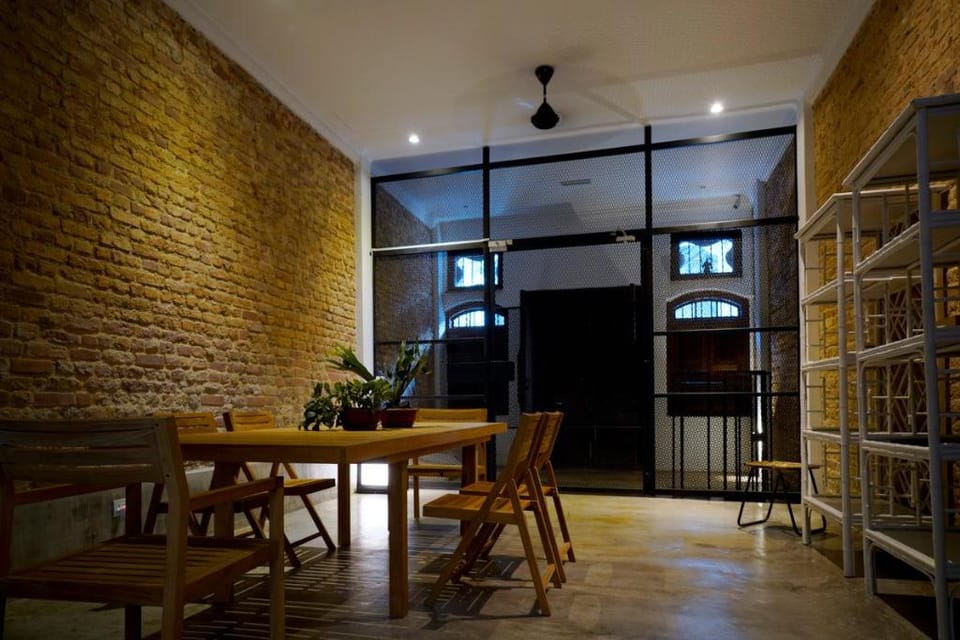 Quint Residence, Georgetown-Rustic Heritage by ALV Vacation rental in George Town