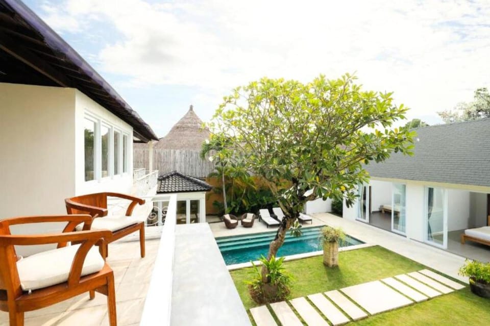 Lovely 5 BR Private Pool with Garden View IR107A Villa in Kuta