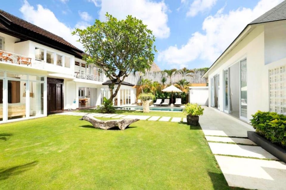 Lovely 5 BR Private Pool with Garden View IR107A Villa in Kuta