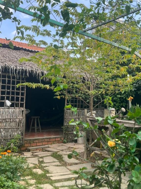 Nhà Dừa CocoHome Vinhlong - Unique-Peaceful -VIP 1 Apartment in Cambodia