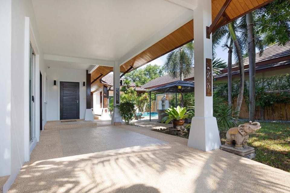 Pool Villa Prima, 3BR near Rawai and NaiHarn Beach Villa in Rawai