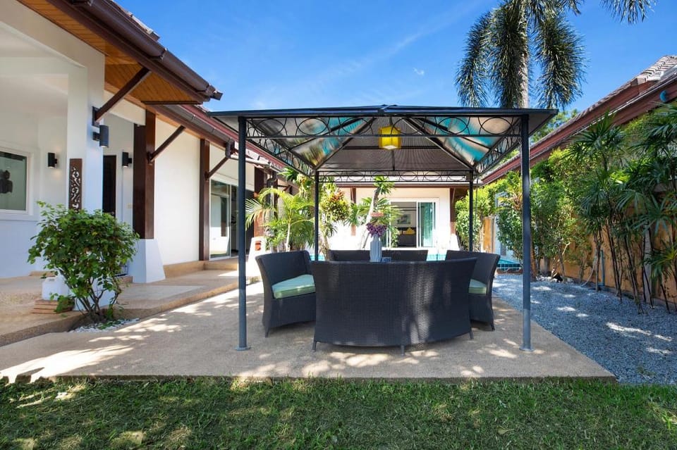 Pool Villa Prima, 3BR near Rawai and NaiHarn Beach Villa in Rawai