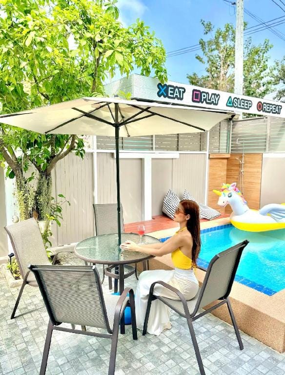 Apple Club Pool Villa Pattaya พูลวิลล่า พัทยา Villa in Pattaya City