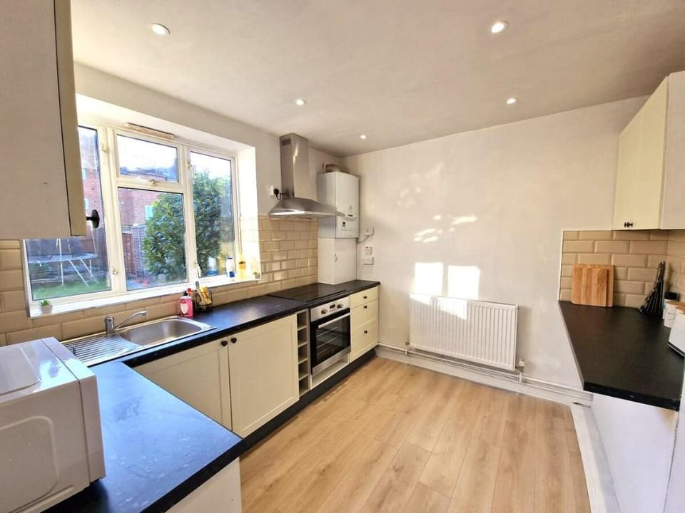 AO Home Lettings - Ferryhills House Vacation rental in Watford