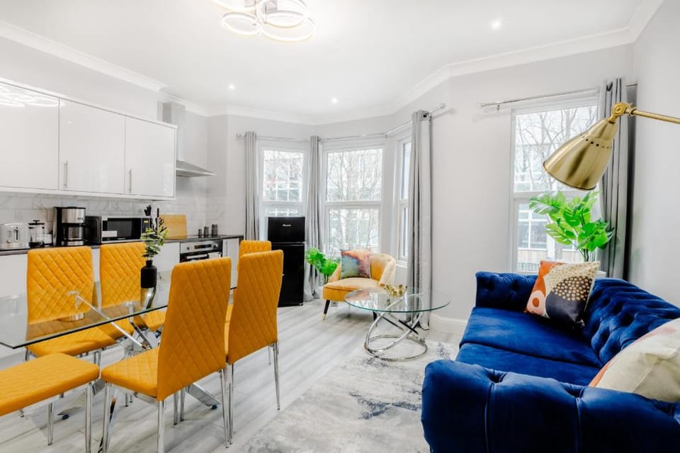 Homely 3 Bedroom House in Hammersmith Apartment in London