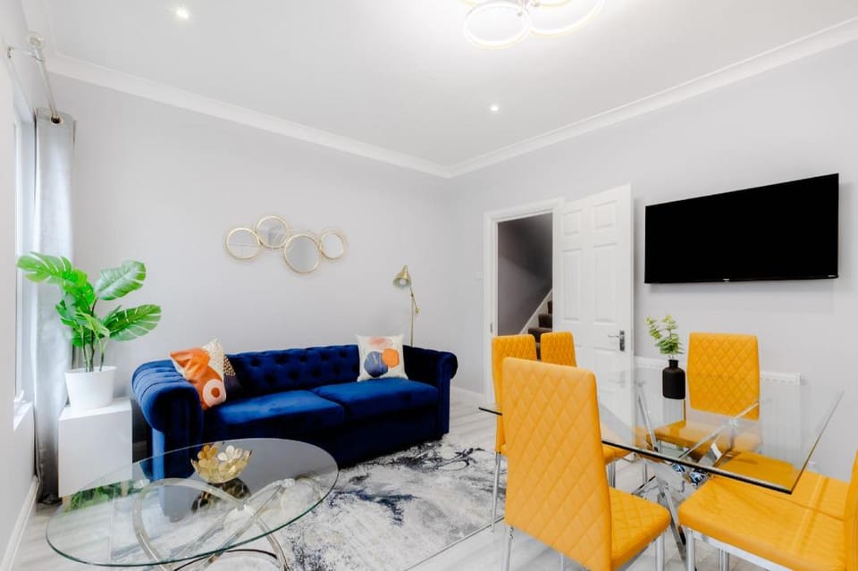 Homely 3 Bedroom House in Hammersmith Apartment in London