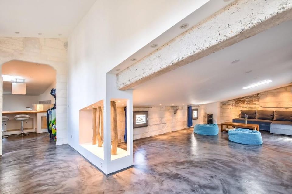 Artistic Loft Travel Experience Apartment in Avignon