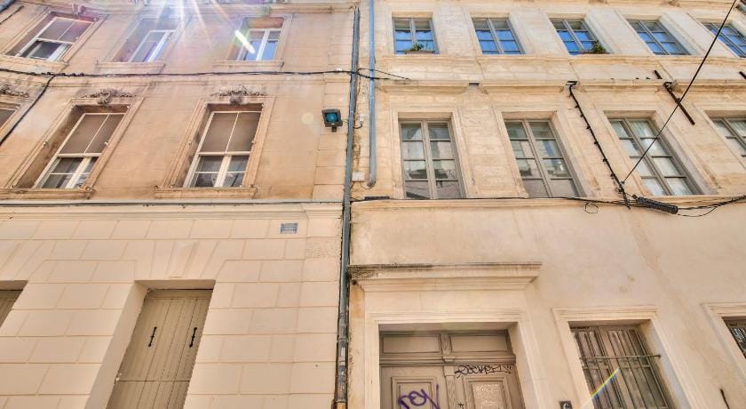 Artistic Loft Travel Experience Apartment in Avignon