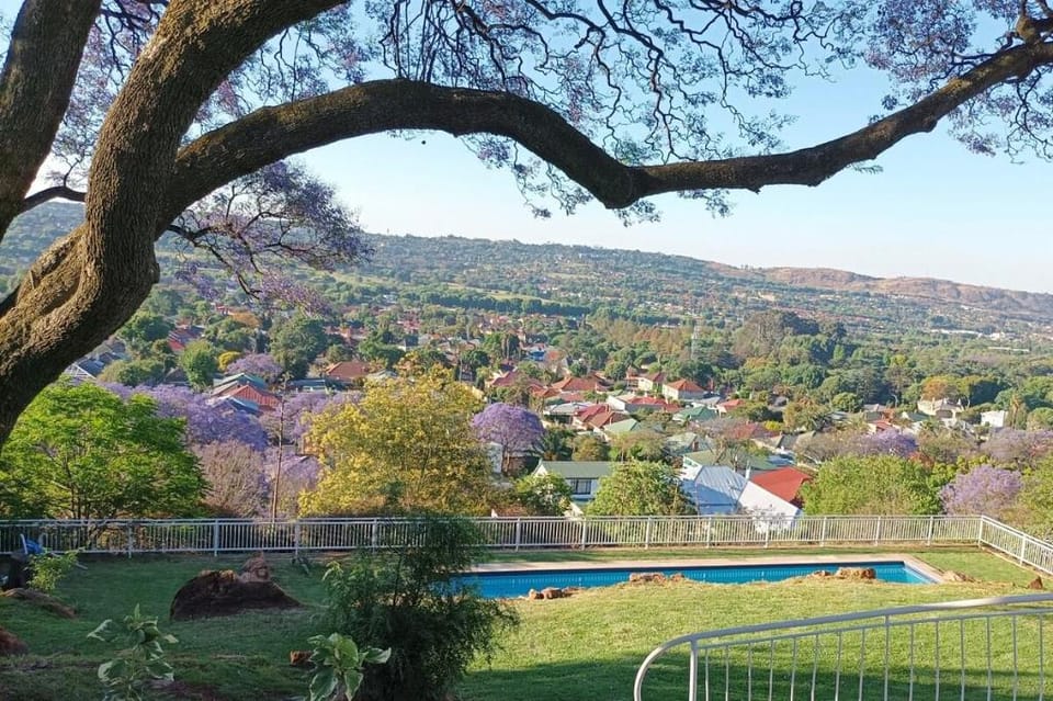 Amazing Art Deco king room in a refined villa Vacation rental in Johannesburg