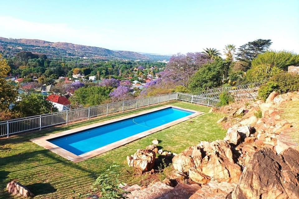 Amazing Art Deco king room in a refined villa Vacation rental in Johannesburg