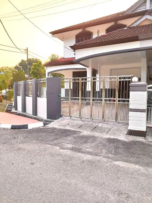 Ayer Itam Newly Renovated Corner Semi-D 10-12ppl Apartment in George Town