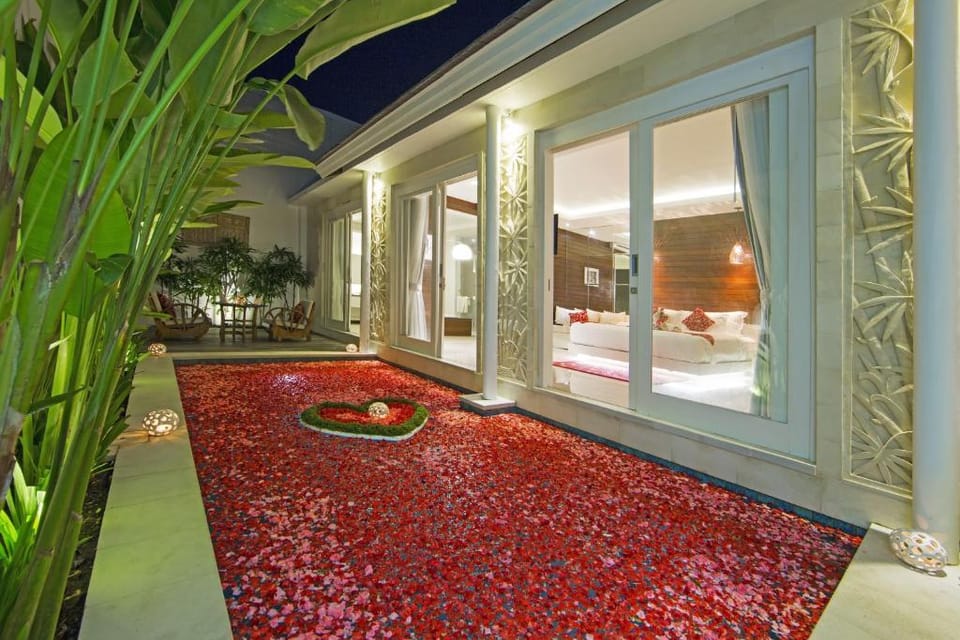 Great 1BR Private Pool Villa in Center Seminyak Villa in North Kuta
