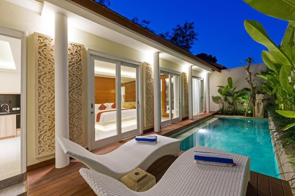 Outstanding 1BR Private Pool Villa near Beach Villa in North Kuta