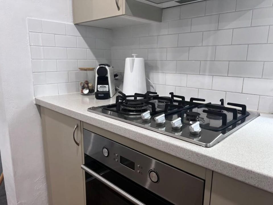 Chic 3-BR Terrace: Prime Location, Modern comforts Vacation rental in Sydney